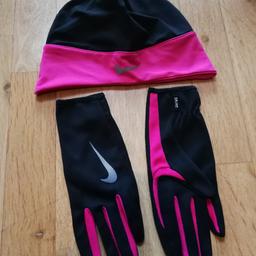 Verkaufe ein Set Nike dry-fit:
1x Mütze
1x Handschuhe

Für den unversicherten Versand berechne ich 2 Euro und für den versicherten Versand berechne ich 4 Euro.