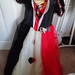Lovely queen of hearts dress up costume age 9-10 only worn once so mint condition. Would look great for Halloween on Thursday 🎃