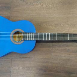 Quality 3/4 size guitar 
Superior sound
Linden wood front, back and sides
Ideal for student/older schoolchild
Ideal for ages 7-11+
Finish: Blue