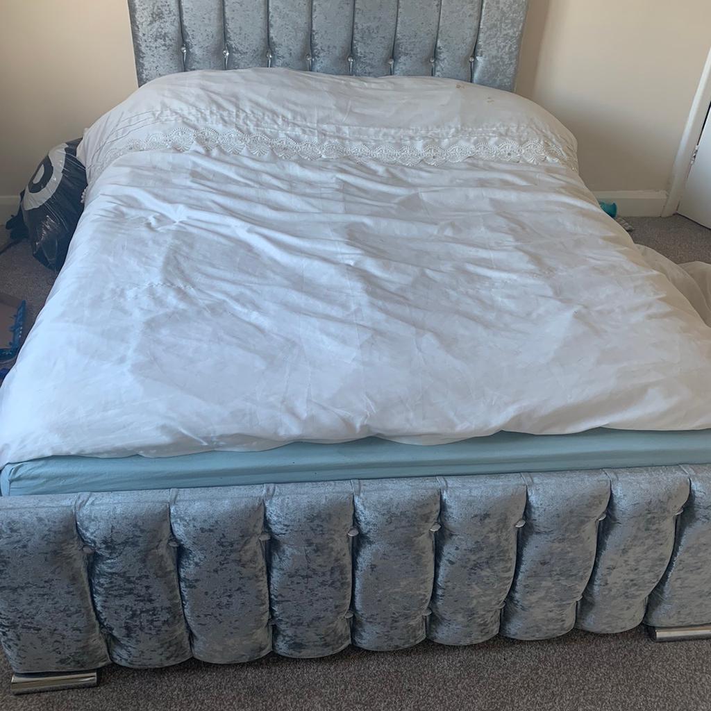Crushed velvet double bed with mattress in B32 Birmingham für £ 250,00