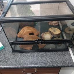 Used but in very good condition comes with everything you need to get set up heat mats reptile carpet(not pictured as I'm drying it ) food bowls water bowls jelly pot holder green vines 2 houses Thermo sat etc