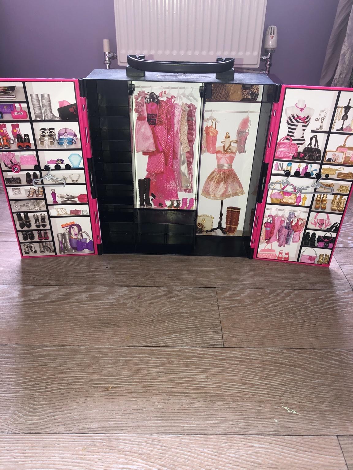 Barbie wardrobe in WA8 Widnes für 5,00 £ zum Verkauf | Shpock DE