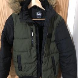Nice coat size mens XS will fit young lad, a tear by picket, see pic 3
NO OFFERS COLLECTION ONLY