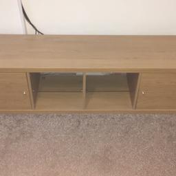 Tv unit with 2 doors and 2 glass shelves
Excellent condition
Only had for 6 months