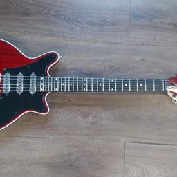 This is a used Burns Brian May Signature Electric Guitar in good condition. 

The must-have guitar for Queen fans!
Tri-Sonic style pickups deliver a powerful sonic character
Chambered mahogany body offers iconic looks and natural resonance
Original BM switching system provides a variety of pickup options