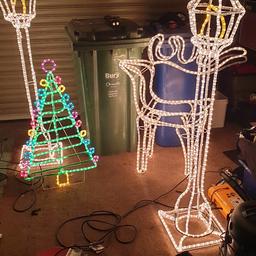4 features to inc Christmas tree,2 boxed lanterns , Reindeer. Thick rope leds. Not the same as thin cheap budget store brands .The Reindeer and 1 lantern have a few leds out but as you can see from pictures still look amazing.
Huge saving as these were 250
Genuine enquiry only no timewasters .
Can drop of local to bl9 area.
PRICE REDUCED NO OFFERS ACCEPTED 