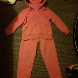 Girls pink tracksuit
aged 3-4