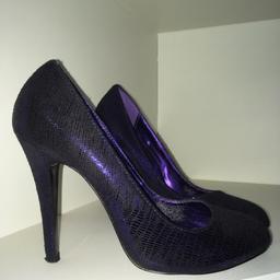 Metallic Purple
Barratts
Size 4
Worn 3-4 times
Good condition
Very glamorous look and feel
Mesmorising sparkle