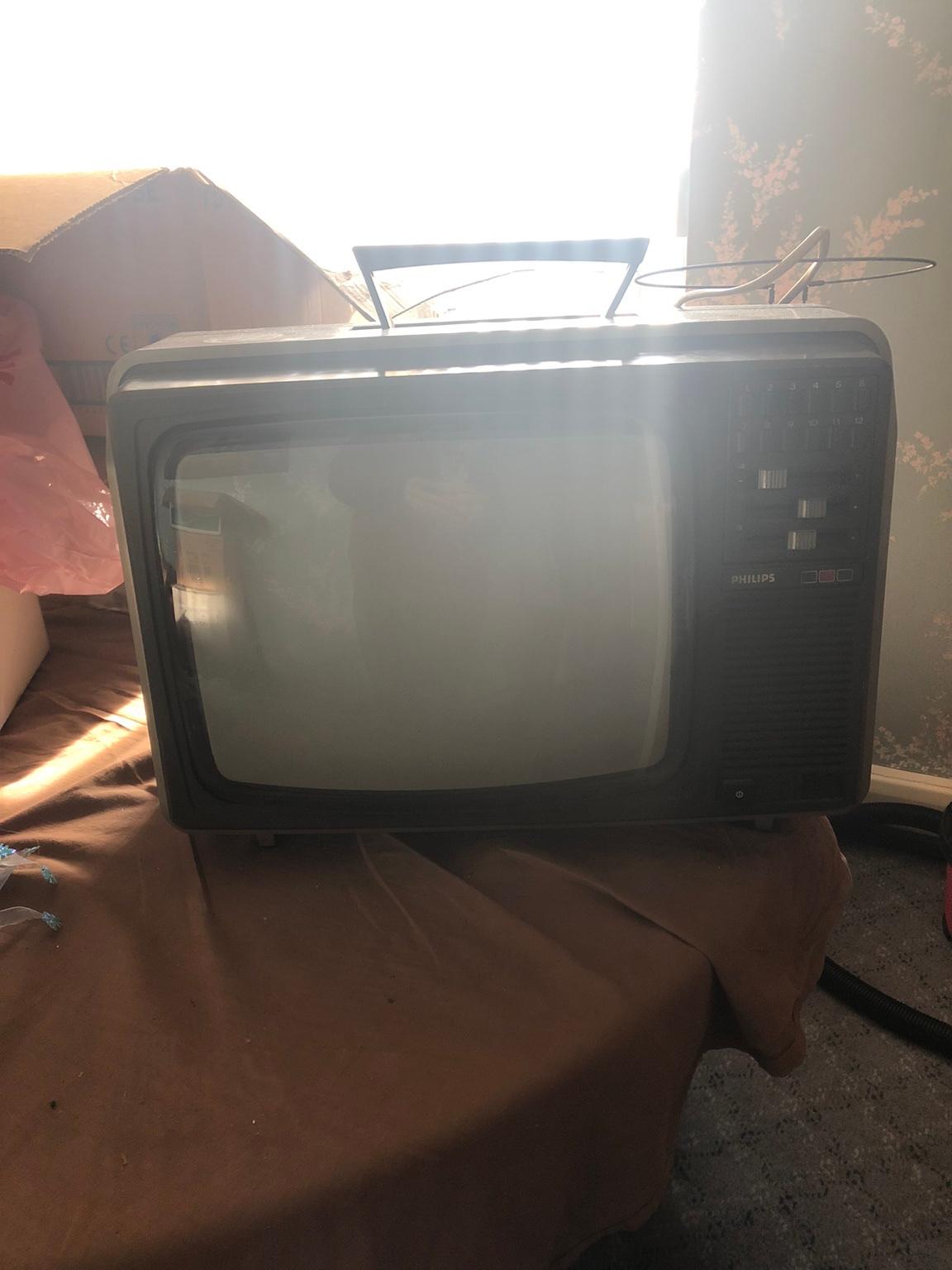 Phillips Vintage Colour 1980s Analogue Tv In London For £40.00 For Sale ...