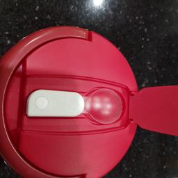 Keeps Food Warm. 2 inners comprising of a bowl and a bowl with 2 compartments. 500ml capacity.
Great for kids doing D of E