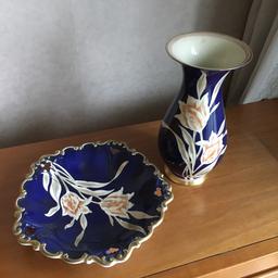 Un vaso e piatto abbinato in porcellana bavarese