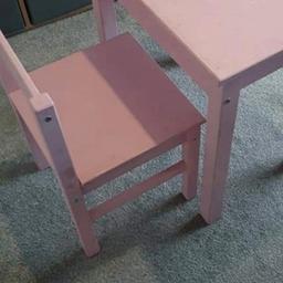 Good quality desk and chair. Painted pink. Has been used with few marks. In very good condition.

Very sensible offers welcome.
Maybe able 2 deliver locally.