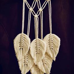 Boho style handmade Macrame knots and feathers Wall hanging
Height : 40cm from stick
Width : 20cm