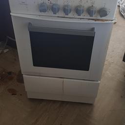 needs a good clean 
one rack in the oven
must collect 
need it gone asap due to moving