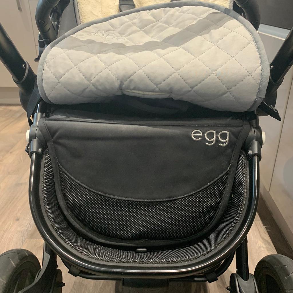 Egg Jurassic Park Edition Pram + Extras in SK10 Bollington für £ 495,00 ...