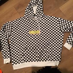 TGFBro childish hoodie XL
Never to be sold again, limited addition
Only worn a few times
Good condition
Selling because I ordered the wrong size and normally just wear my blue one
Collection from St3 or could post for cost of postage