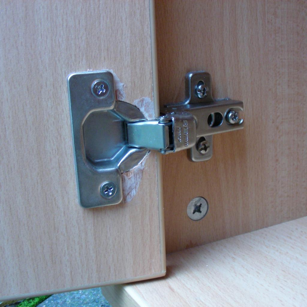 Storage Cupboard Cabinet Beech in NG16 Bolsover für £ 50,00 zum Verkauf ...