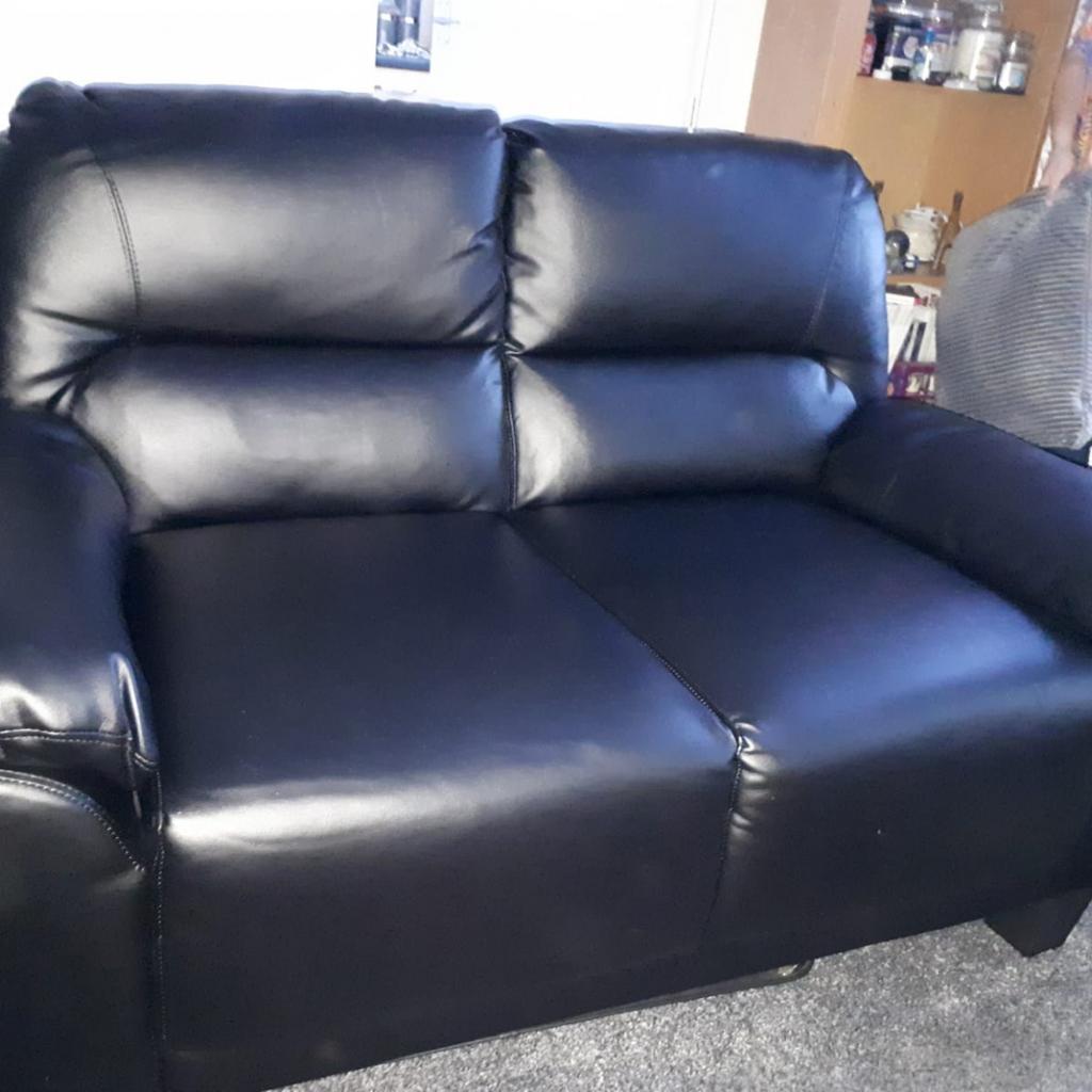 Two 2 seater sofas in PR2 Preston für £ 200,00 zum Verkauf Shpock AT