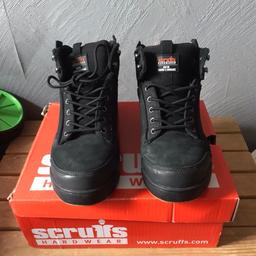 Scruffs SWITCHBACK work boots. 

Basically brand new.
Used once at some job. 
Original Size: 8 

Work boots are a size bigger they should fit size 9. 

Collection.