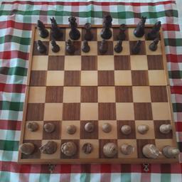 sehr edles antikes Schachspiel aus Olive/Bubenga  der Firma APF v. Rolland.

sehr alt aber in einem absolut top Zustand!

versand möglich!!!

50 € VB
