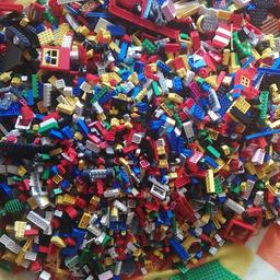 Verkaufe ca 12 kg Lego
Nur an Abholer


VB
