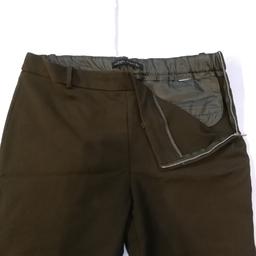 ZARA trousers size L with zipper on side

Excellent condition , worn just once

Dark brown color

Waist approximately 43cm
Length approximately 95cm
Inside leg 70cm