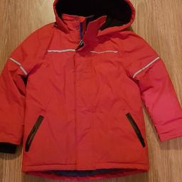hardly worn so great condition apart from small black mark on the back as shown in the pictures

from matalan age 7 years

collection S9 or can deliver locally for cost of petrol
