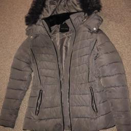 From New Look. Hardly worn. Size 6. Grey with fluffy hood