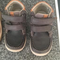 Good condition infant boys Clark shoes size 6G