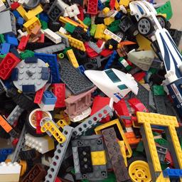 5.2kg of Lego. Used but in great condition- include more than 10 books as shown. Pick up only