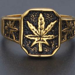 Very stylish. Definitely will draw attention to many weed lovers eyes.