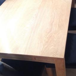 Stalands matbord i ek 600kr
 Mått bord 160x90x75
I bra skick, bordet & benen är i kartong nu.