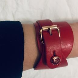 Bright Red leather cuff with buckle and logo on button
Retails c.£180
Nearly new. No scratches.will consider all sensible offers