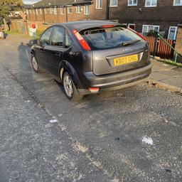 Ford focus ghia 1.6
Drives as should 
Mot dec
Lots paperwork
Cam belt done 80000 miles coverd 109000 now
Possibly need pads soon 
Few marks here and there as expected for year
Nice cheap car 
In grey