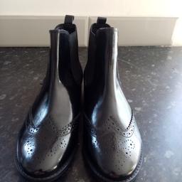 Stylish  Black Ankle Boots size 39
Perfect for dressing up or day wear