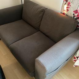 Verkaufe dunkelgraue kleine Couch!
Sehr praktisch für Kinderzimmer oder Gästezimmer
Sehr wenig genutzt.

Maße: 156 x 87 x 70