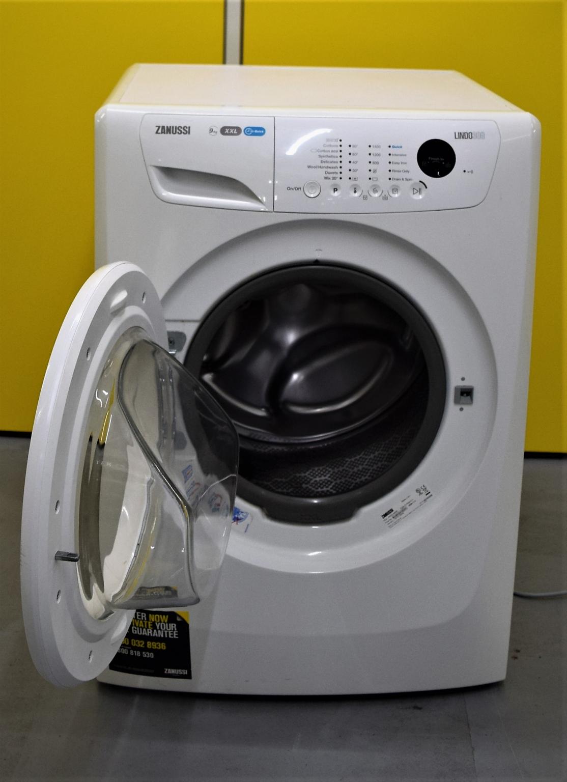 Zanussi lindo 300 Washing Machine 9kg in TW8 London for £140.00 for