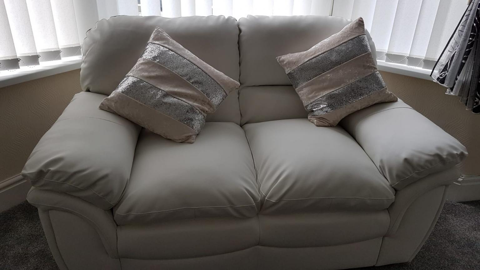 3 and 2 seater sofa in CH43 Wirral für 450,00 £ zum Verkauf Shpock DE