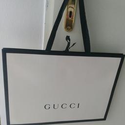 große neue Papier Tüte, Marke Gucci, unbenutzt, Nichtraucher Haushalt

privat Verkauf somit keine Gewährleistung