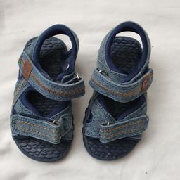 Blue
Velcro
Holiday / Pool shoes
Easy to Wear
Never Worn
New Size 82

Have a look at my other items 💕