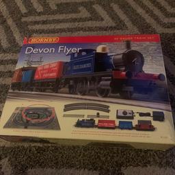 Hornby Devon flyer OO Gauge Blue Diamond Locomotive, excellent condition . Box a little worn as seen in pictured but everything inside is immaculate only used a hand full of times. COLLECTABLE Item! Grab a Christmas bargain. £45