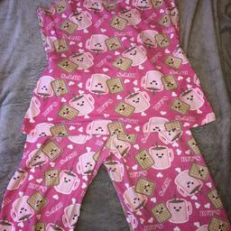 Women’s pyjamas
Good condition
Sizes 12-14
All 3 for £9
Or £4 each
