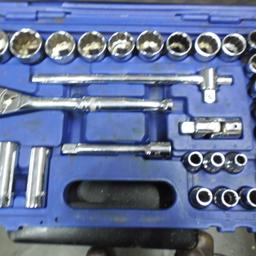 Draper Expert 30 pc half in drive metric set in excellent condition 
will post any questions please ask 07973405197
