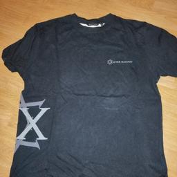 Verkaufe Xavier Naidoo T-Shirt in XL, fällt klein aus. Einmal getragen.

Nichtraucher Haushalt!