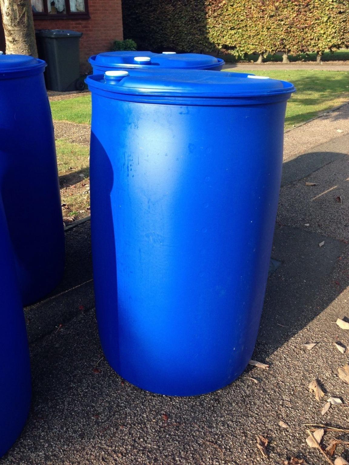 210 LITRE BLUE PLASTIC BARREL in Luton for £12.50 for sale Shpock