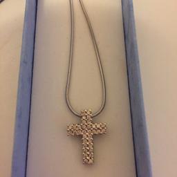 1/2 carat diamond cross,really sparkles ,with 9 ct white gold rope 18inch necklace,all fully stamped .Only worn a couple of times I prefer yellow gold .Would make a beautiful pressie .Collection only