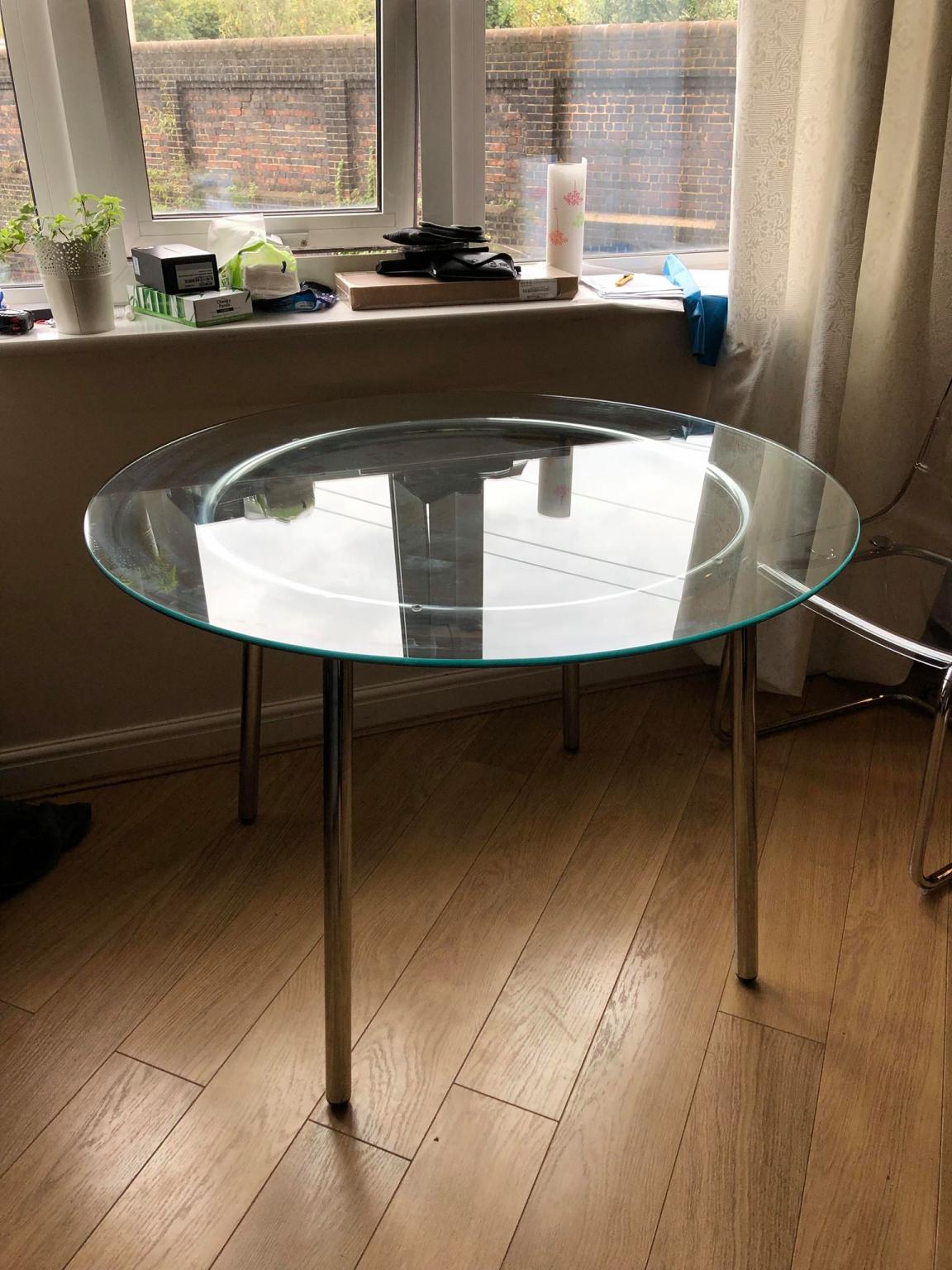 IKEA Round Glass Dining Table & 2 Chairs in E8 London for £119.00 for