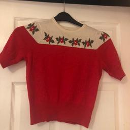 Gorgeous 50’s style Xmas jumper. Hardly worn. Looks stunning with high wasted skirt or trousers. Size small