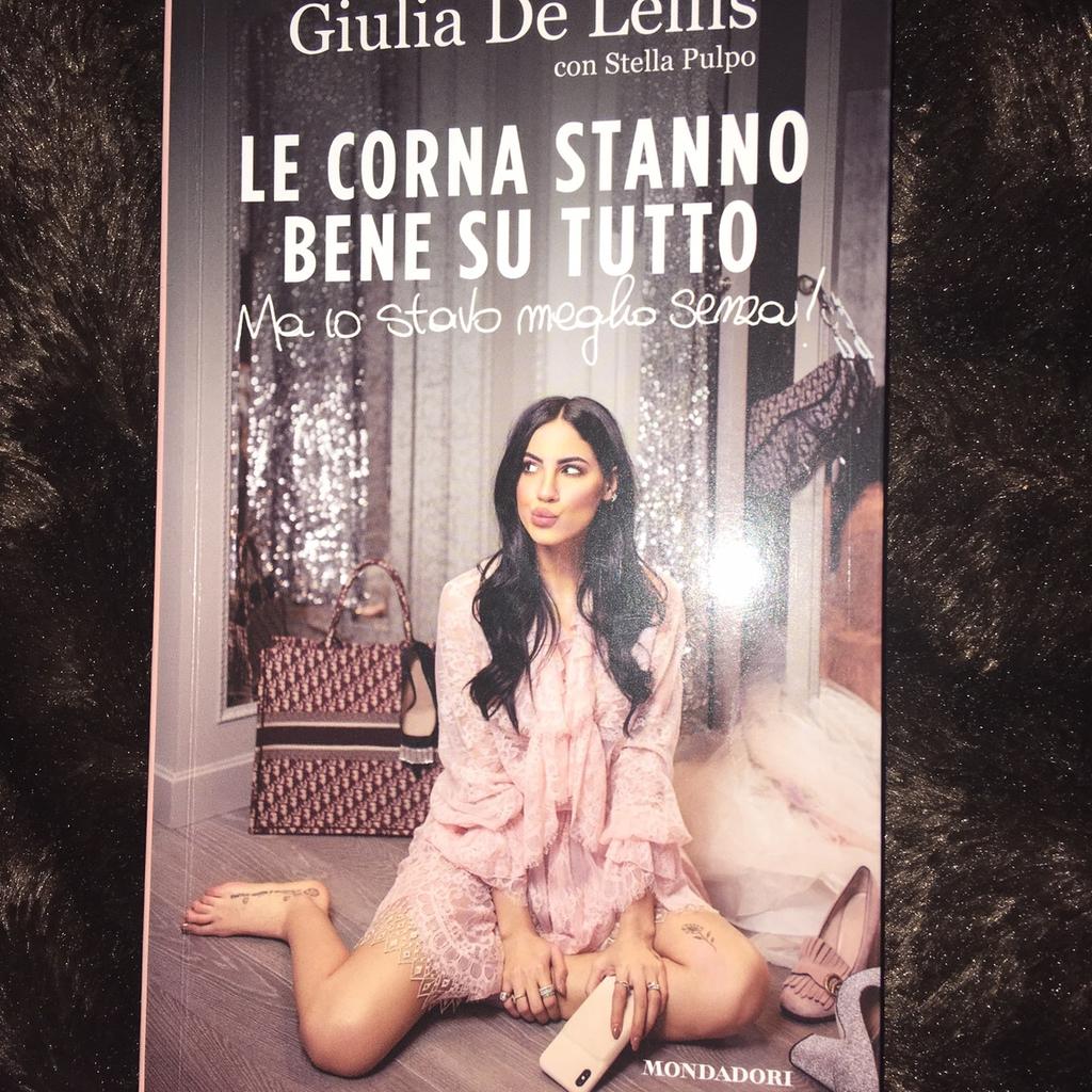 Giulia de Lellis libro “ le corna stanno..” in 42019 Scandiano for €7.00  for sale