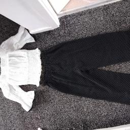 Girls outfit still like new only worn once photo don't do it justice lovely on of shoulder crop top/ high wasted trousers age 7 to 8 yrs from river island
collection only